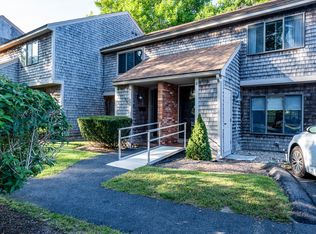 8 Townhouse Ct UNIT 8, Hyannis, MA 02601