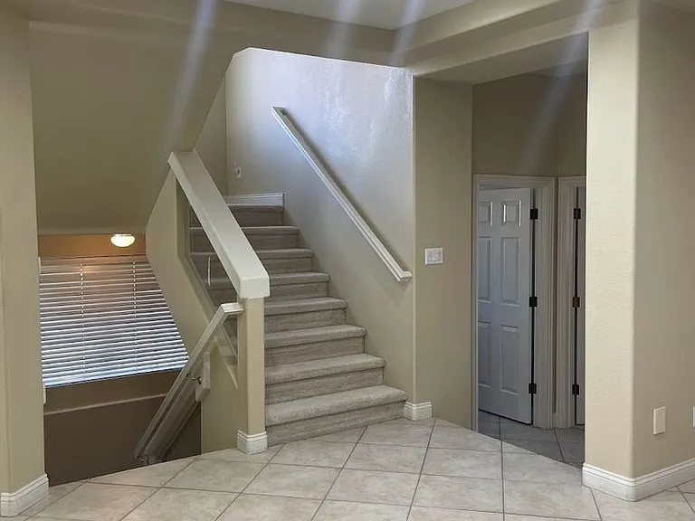 8757 Castle Hill Ave — Photo 19