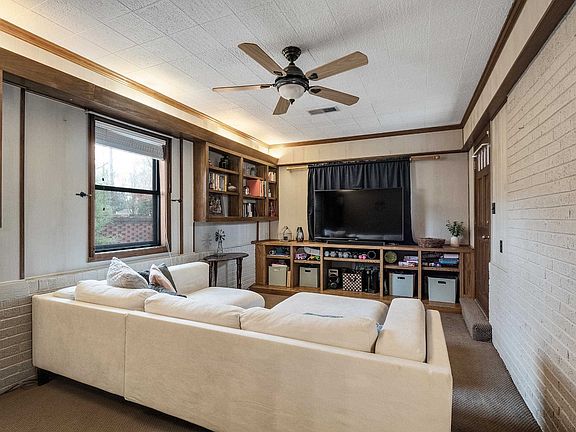 5th image of 4590 Charleswood Ave