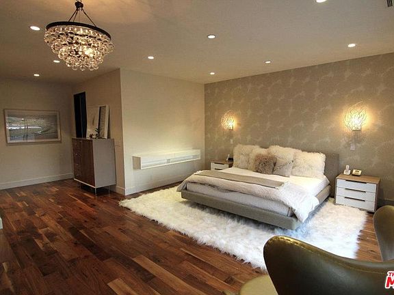 3rd image of 528 N Crescent Heights Blvd