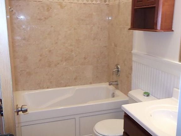 5th image of 1511 W Pratt Blvd APT 2