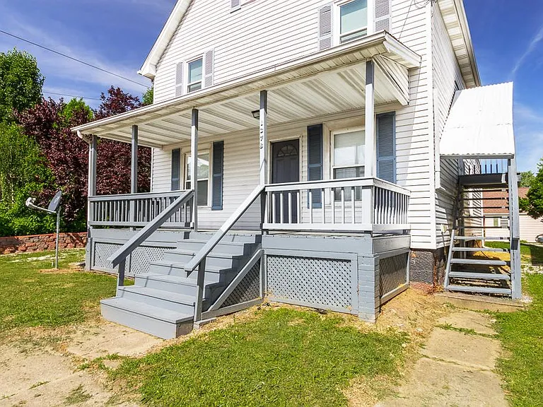 1378 Cherry Ave NE — Photo 2