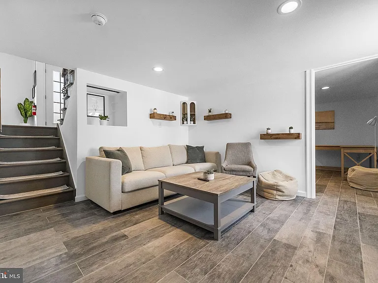 191 Lakeshore Dr — Photo 17