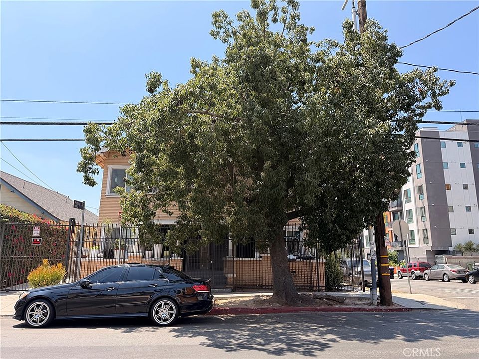 2nd image of 3106 San Marino St