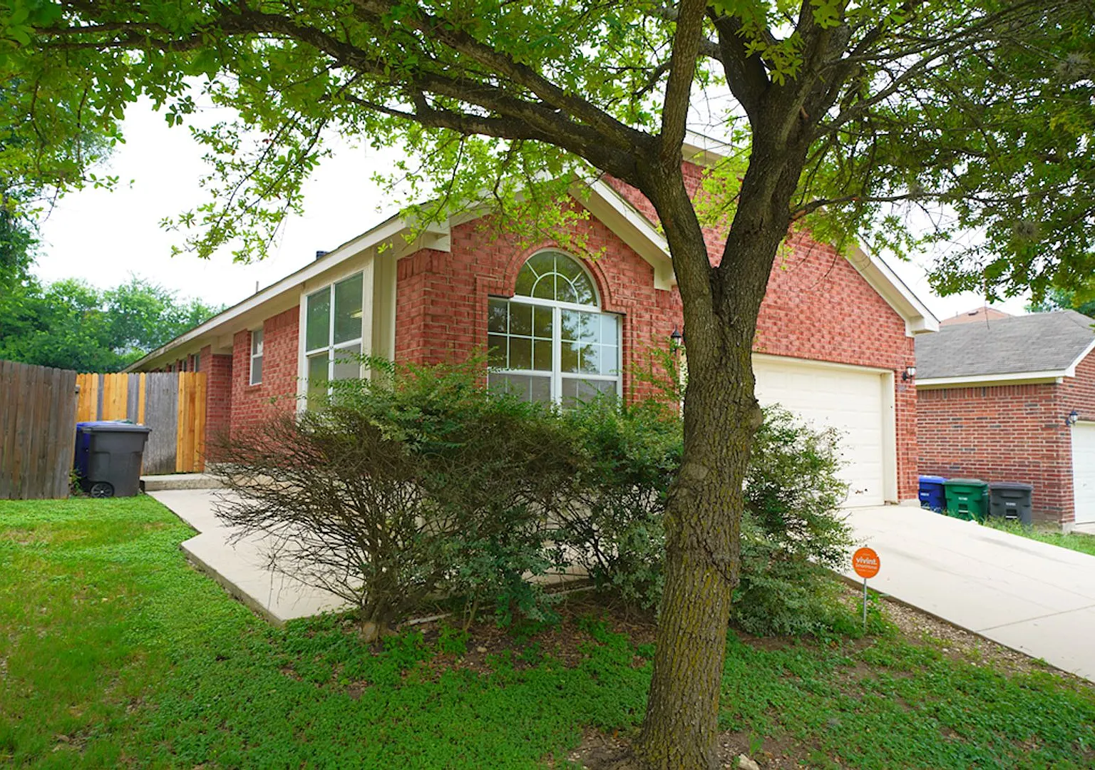 Great Home Now Available on the NorthEast Side of San Antonio. Realtor Commission: $500 — Photo 3