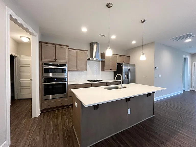 1002 Greatland Rd — Photo 3