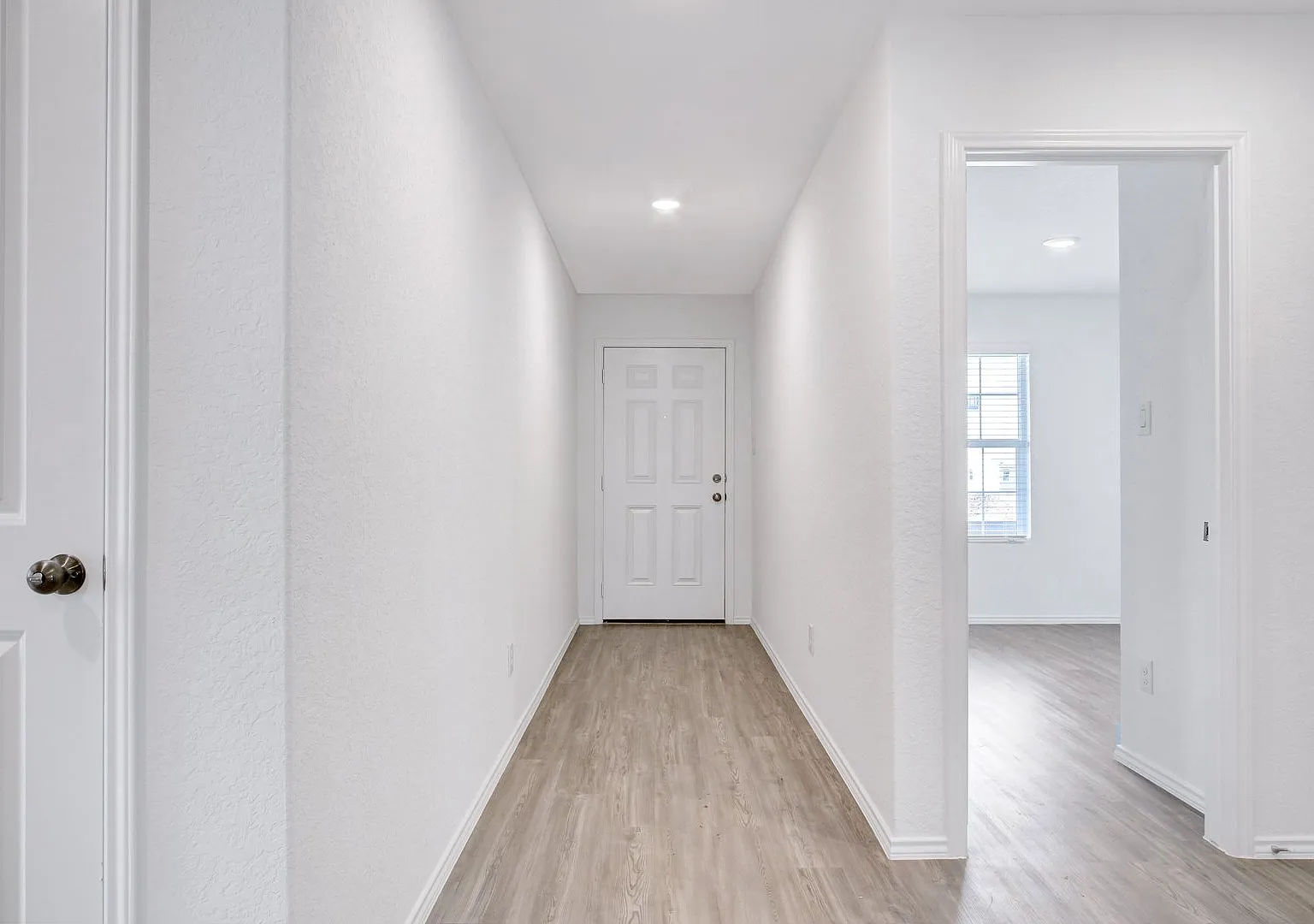 Modern 4-Bedroom Home with Prime Location and Efficient Features — Photo 3