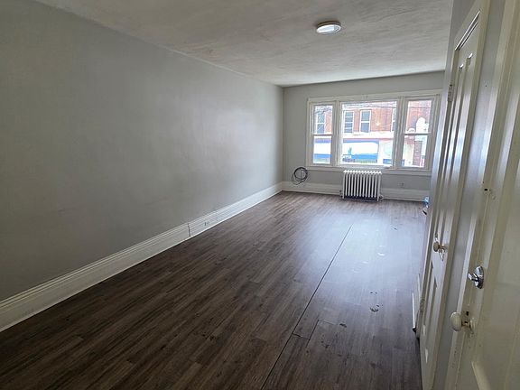 3rd image of 2515 Peach St #3