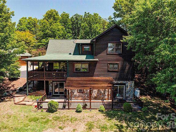 4th image of 389 Woodgate Dr