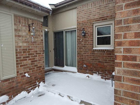 3rd image of 49510 Ellis Ct