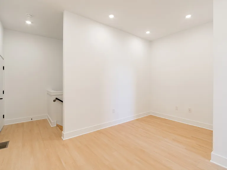 4408 Lancaster Ave — Photo 7