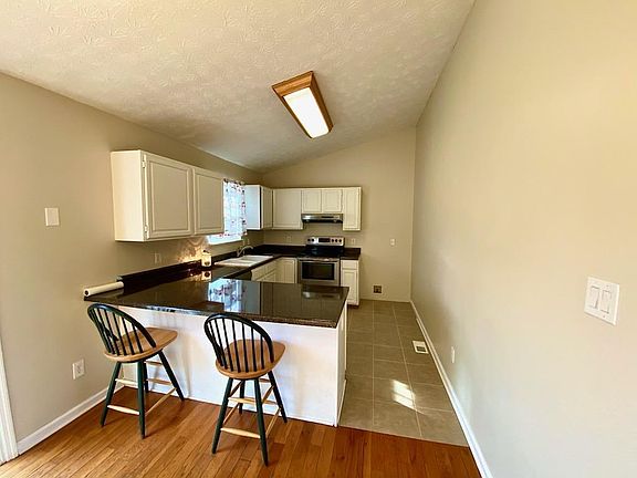 5th image of 6028 Newington Ln