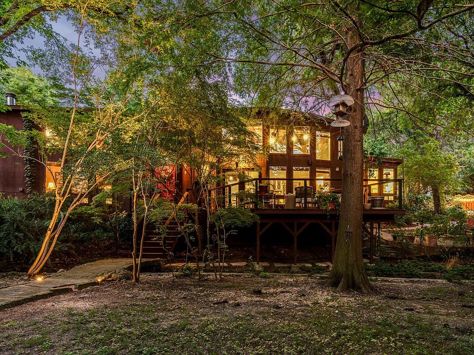 9026SanLeandroDrLITTLE-002-011-9026SanLeandroTwilight11-MLS_Size.jpg