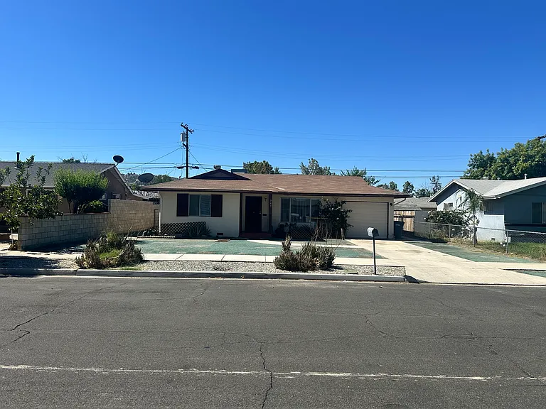 941 Leslie Dr — Photo 3