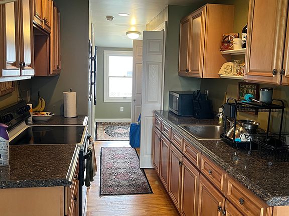 2nd image of 5 Leonard St #5