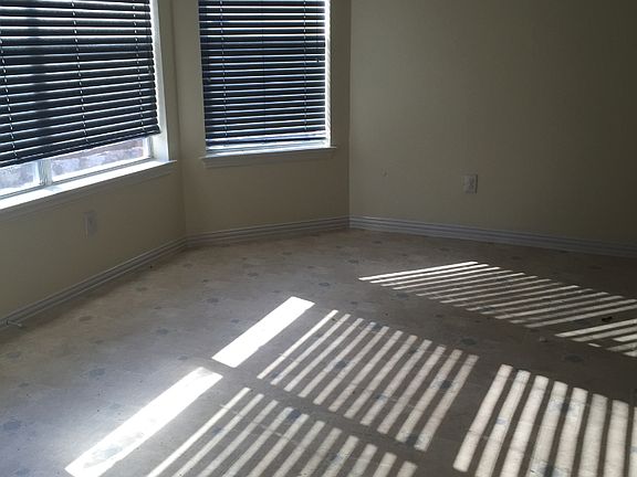 5th image of 1001 Pleasanton Dr