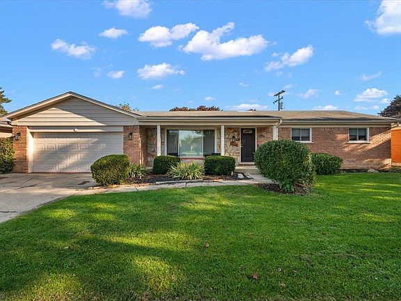 3rd image of 23137 S Rosedale Ct
