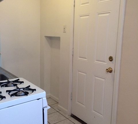 2nd image of 1350 1/2 W Argyle St APT 3E