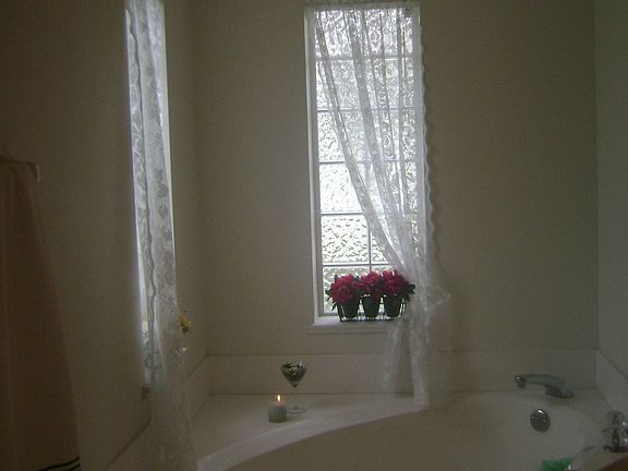 tub in master bathroom