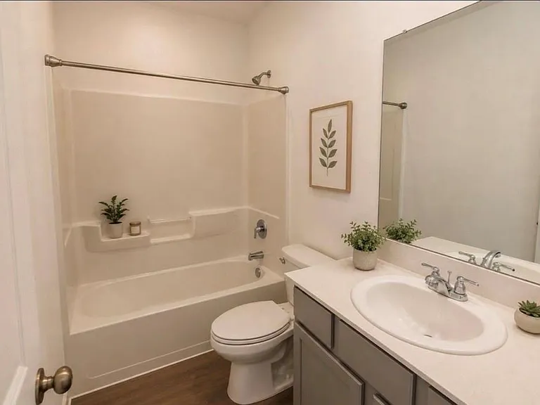 7907 Elk Grove Ln — Photo 10