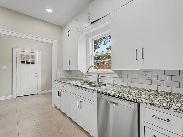 1308 W Easton St — Photo 11