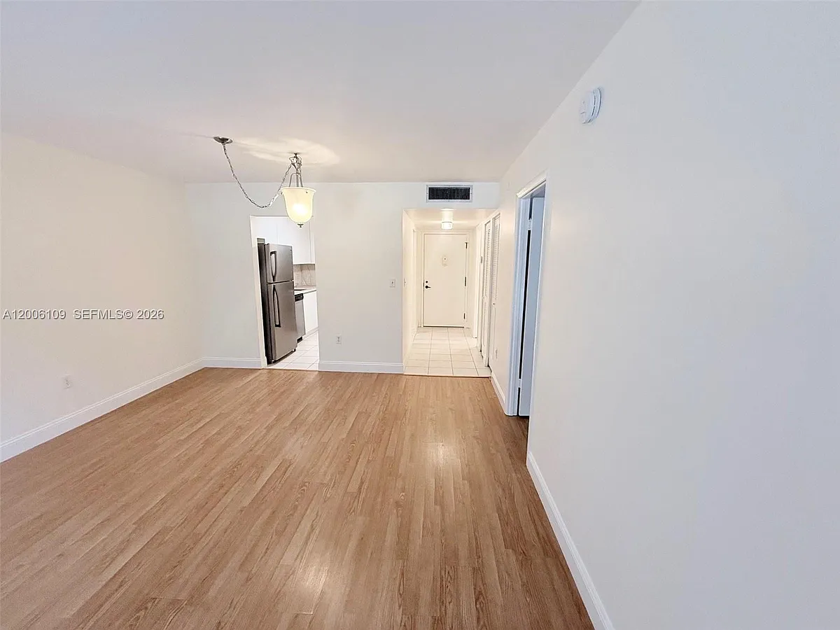 Building Photo - 1400 Saint Charles Pl #314