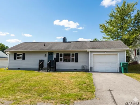 215 Sherwood Dr, Johnstown, PA 15905