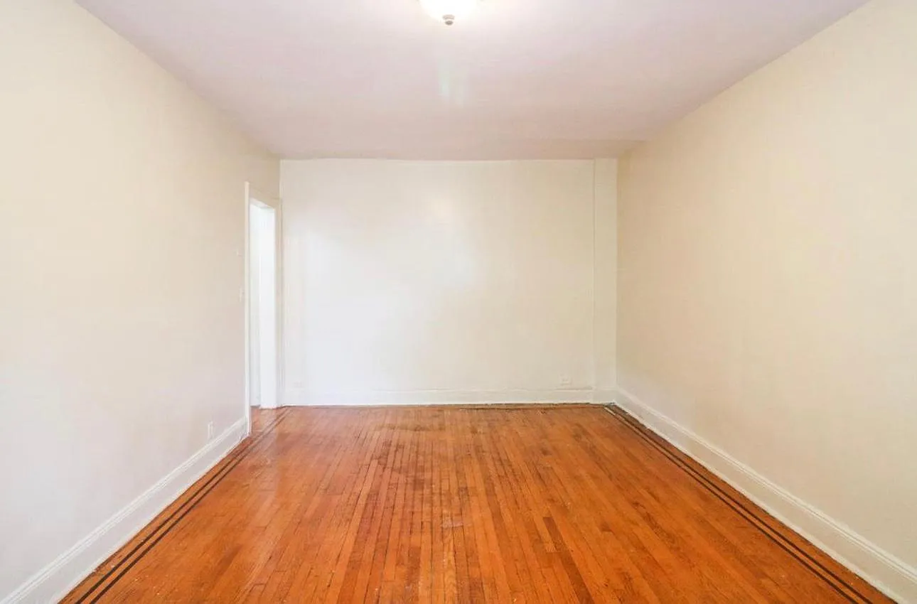 932 Adee Ave — Photo 1