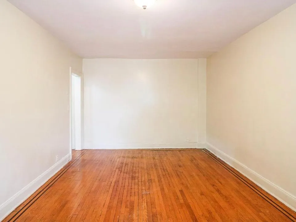932 Adee Ave #2