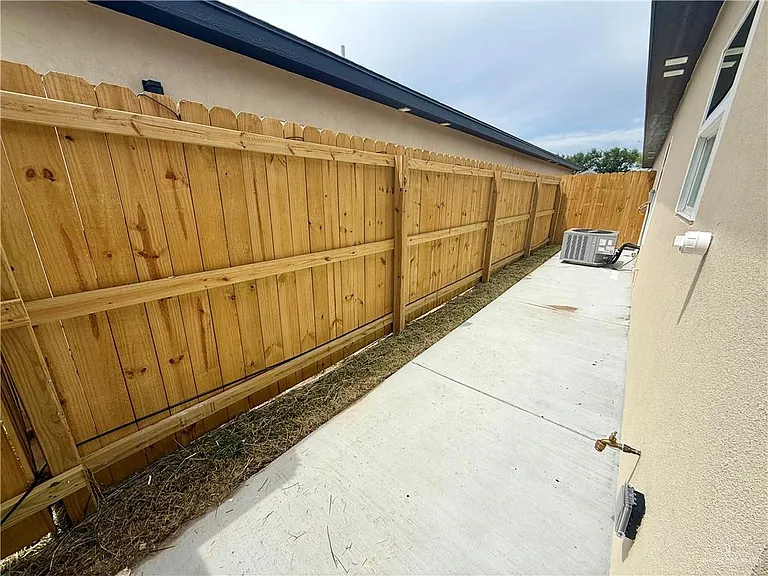 2701 W Bliss St #1 — Photo 11