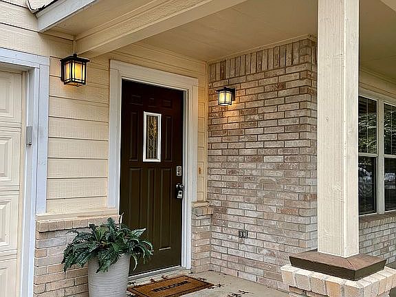4th image of 16303 Amberly Ct
