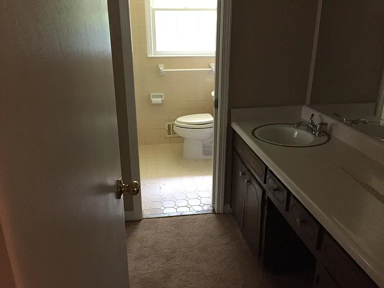 2204 Vine St — Photo 13
