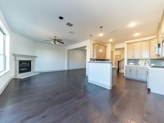 4th image of 6401 Burbank Way