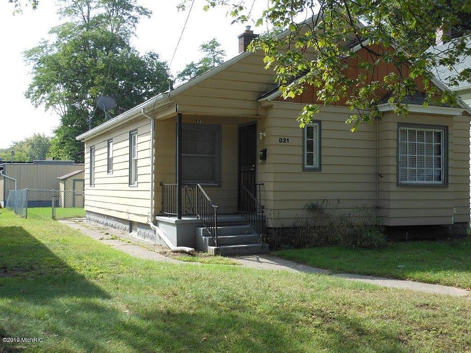 1st image of 821 W Larch Ave