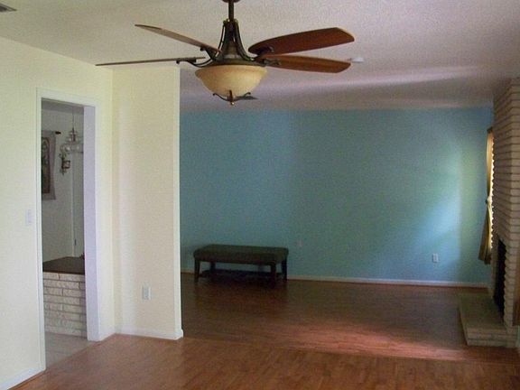 4th image of 2584 Longwood Ct