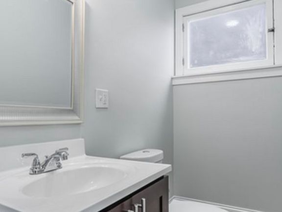 5th image of 6148 S Vernon Ave #1
