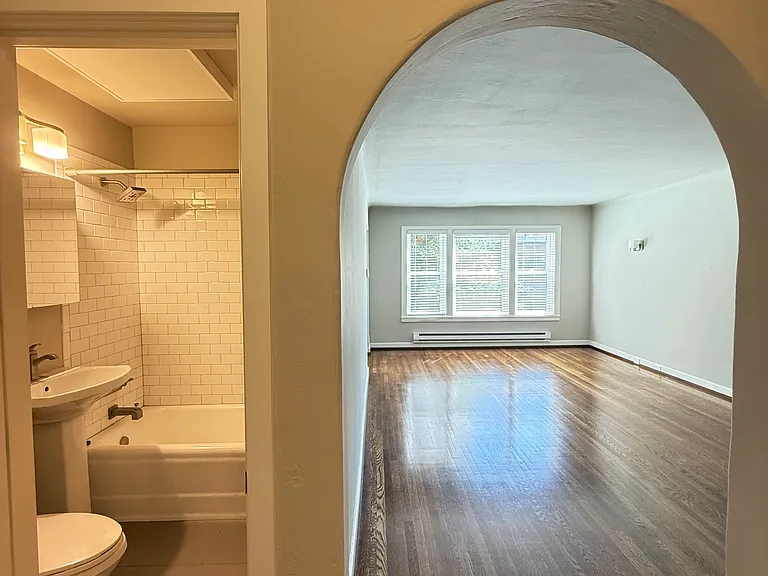 421 Summit Ave E #202 — Photo 7