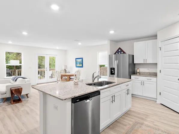 228 Sweet Blossom Bnd, Freeport, FL 32439