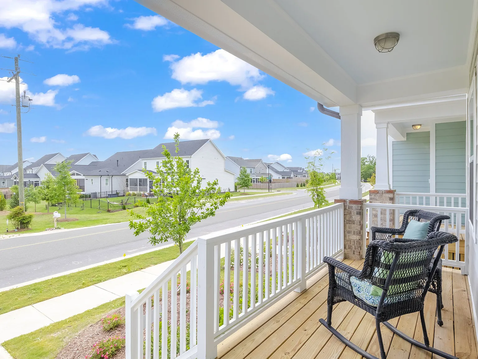 3 bed, 2.5 bath, 1619 sqft, $2,350 — Photo 3