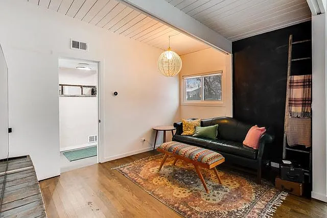 2649 Crawford Ave — Photo 6
