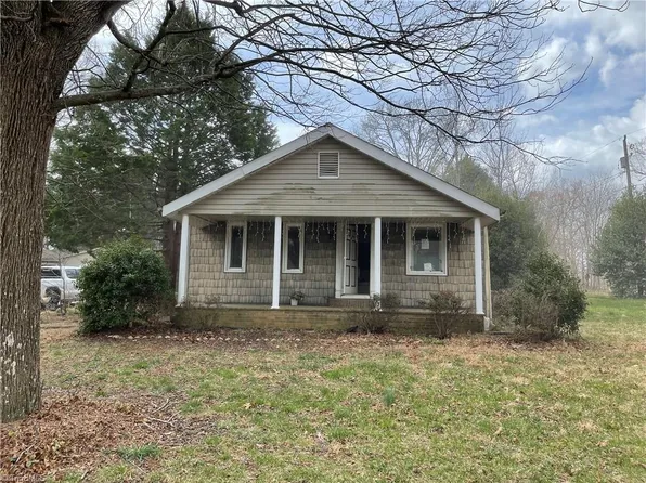 610 W Lee Ave, Yadkinville, NC 27055