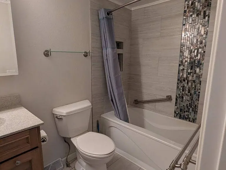 1110 Higby Dr — Photo 4