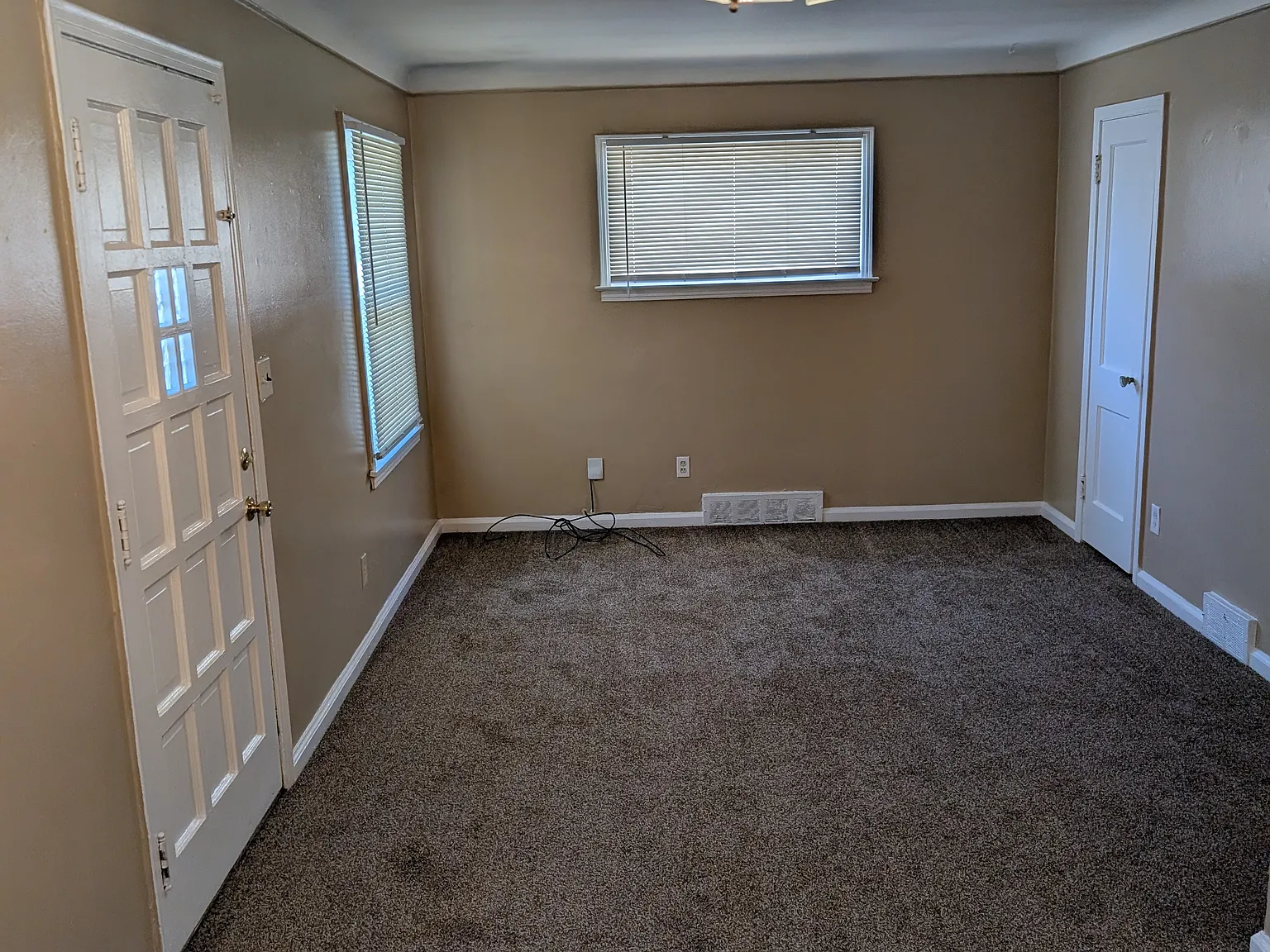 3 bed, 1060 sqft, $1,760 — Photo 3