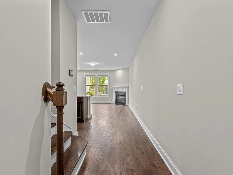 814 Rymark Ct — Photo 4