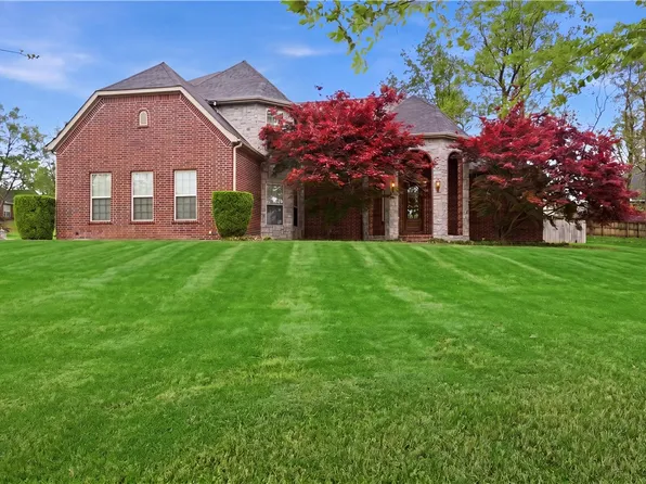 4200 W Seminole Dr, Rogers, AR 72758