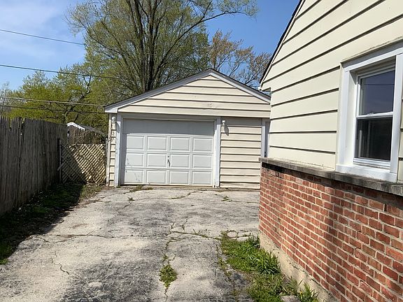 3rd image of 448 Indianwood Blvd