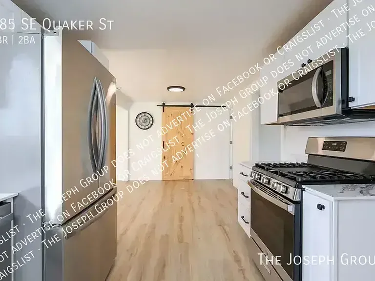 285 SE Quaker St — Photo 9