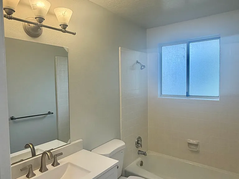 7298 S Highland Dr — Photo 2