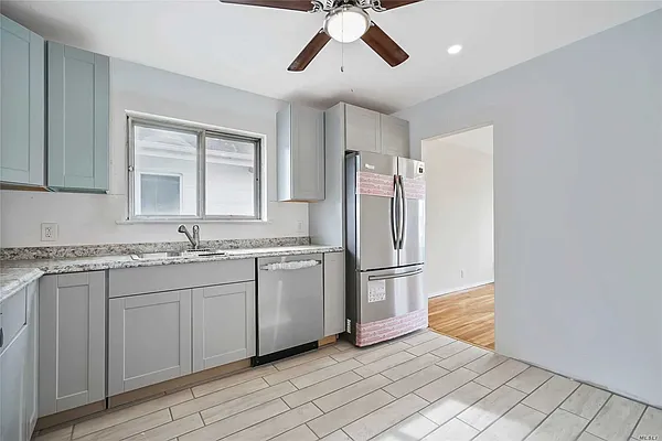 Sold by Century 21 Amiable Realty Group II Inc | media 8