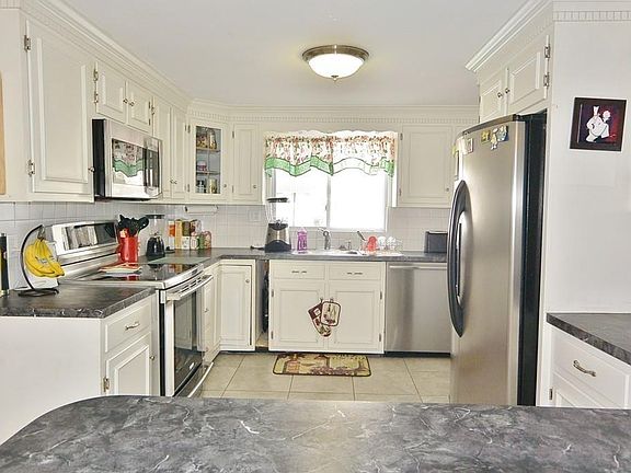 4th image of 164 Holyoke St